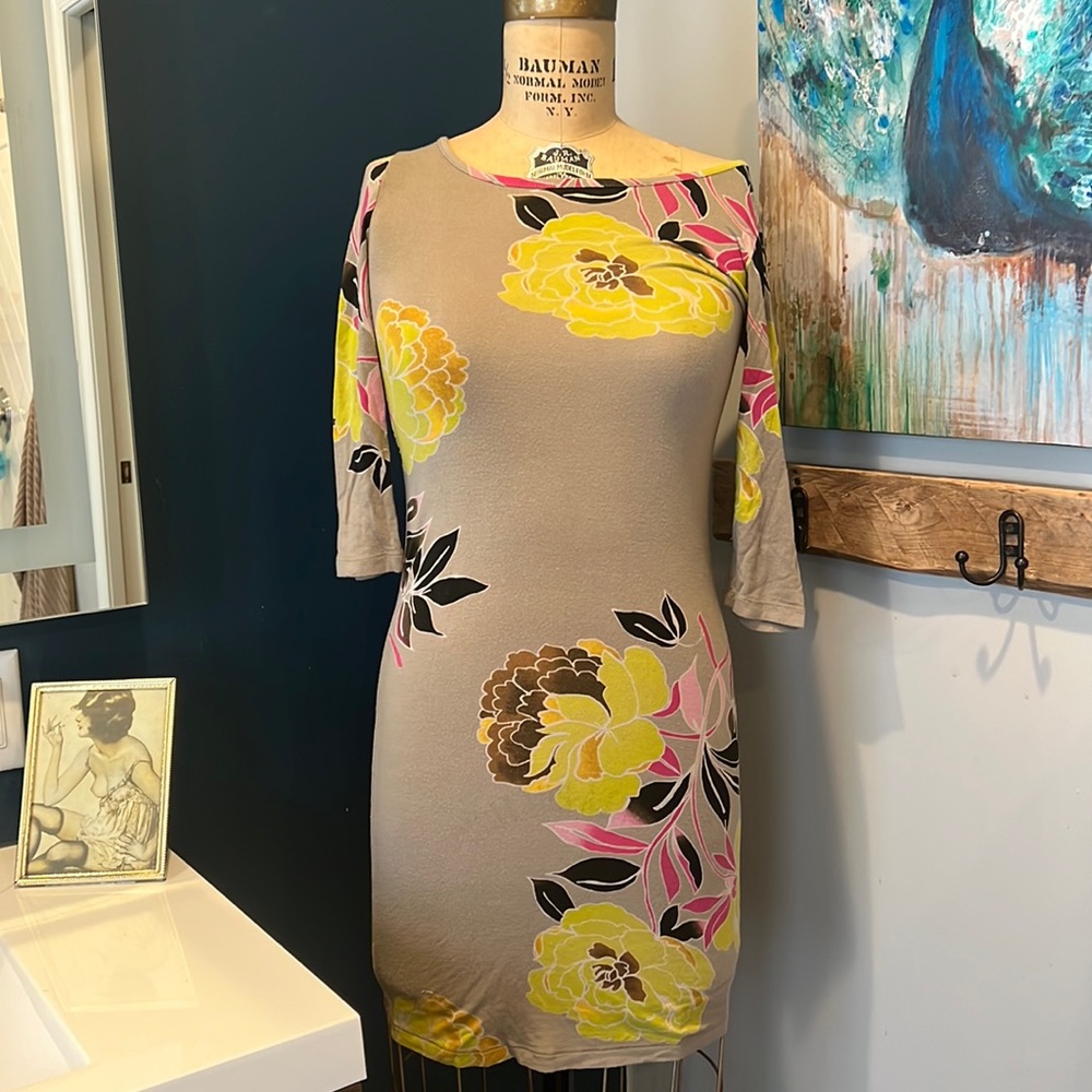 Fitted floral mini dress